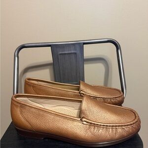 SAS Gold/Tan Leather Comfort Loafers Women’s 10.5W